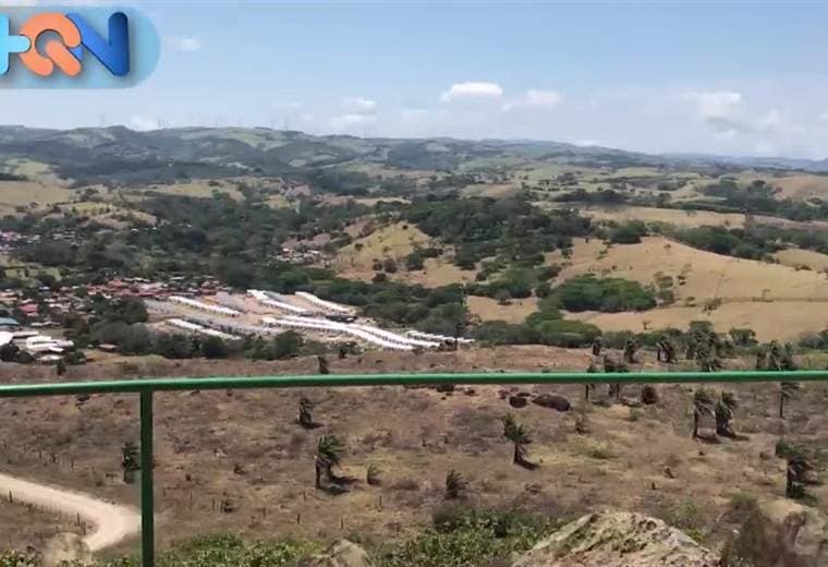 A 3 kilómetros del centro de Tilarán se encuentra el Parque del Viento. Un lugar que tiene entre sus principales atractivos una cruz de 13 metros de alto y magestuosos paisajes que se puedan apreciar desde el punto más alto del cerro.