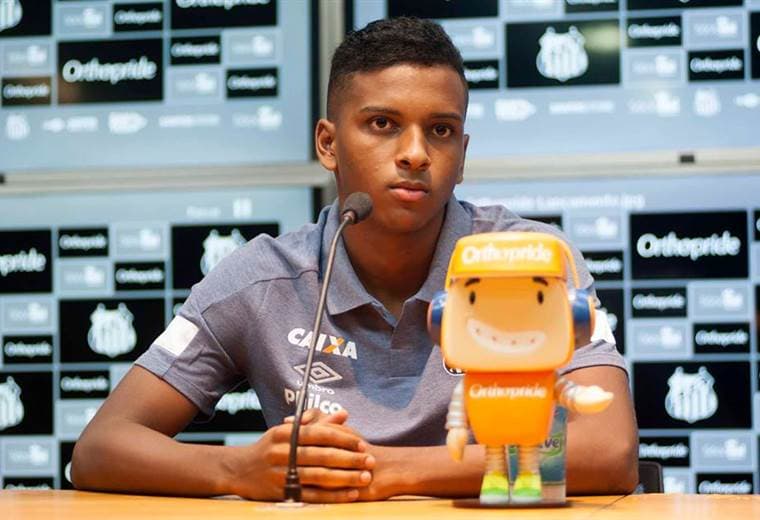 Rodrygo, delantero del Santos de Brasil. 