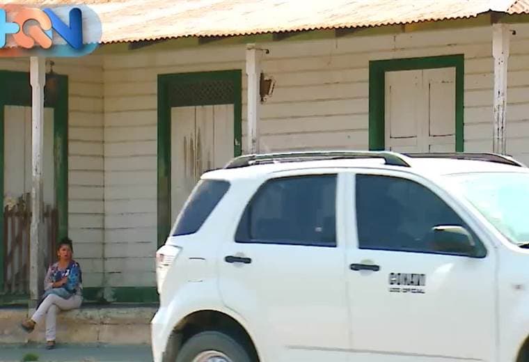 Tiene 83 años y siempre está pendiente del cuerpo de bomberos, ayuda con la limpieza de la estación y constantemente le reza a Santa Bárbara, patrona de quienes ejercen este oficio.