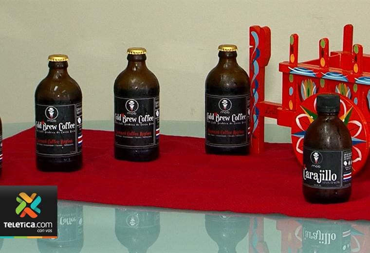 Emprendedor busca irrumpir en una millonaria industria con cafe de Tarrazú y agua de Orosí