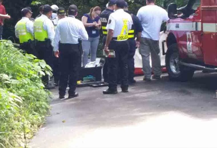 Hombre muere tras caer a con todo y carro a río en Grecia de Alajuela