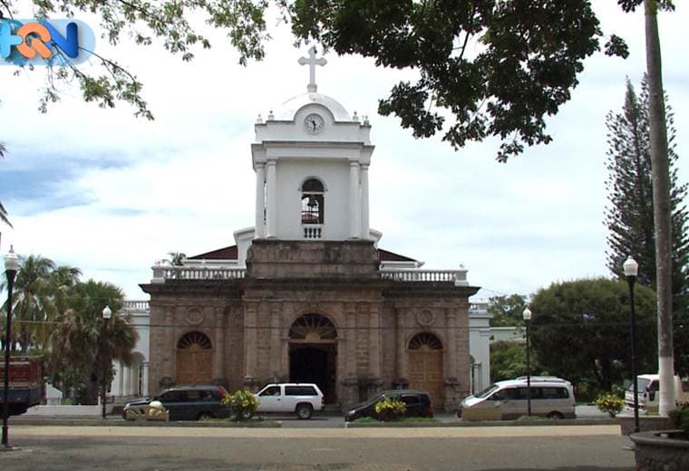 Esparza, el cantón número 2 de la provincia de Puntarenas es una hermosa mezcla de paisajes e historias. Desde el valor histórico que encierra el distrito primero: Espíritu Santo. Las cataratas y bellezas naturales en San Juan, la feria del aguacate en San Jerónimo hasta el desarrollo que significa el puerto más importante del pacífico costarricense como lo es Caldera.