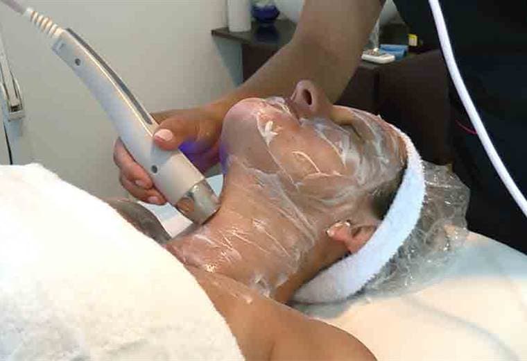 Conozca una alternativa estética para rejuvenecer el cuello sin procedimientos invasivos ni químicos