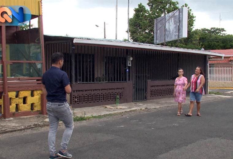 En el centro de Esparza visitamos la Calle El Rastro, un lugar lleno de vecinos que se tratan como familia y gente que con su alegría contagia a los visitantes.   