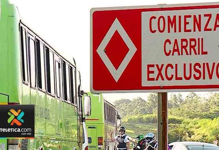 Viajar en carro compartido no lo exime de respetar carril para buses