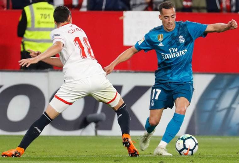 Lucas Vásquez (der.) durante un partido ante Sevilla.|realmadrid.com