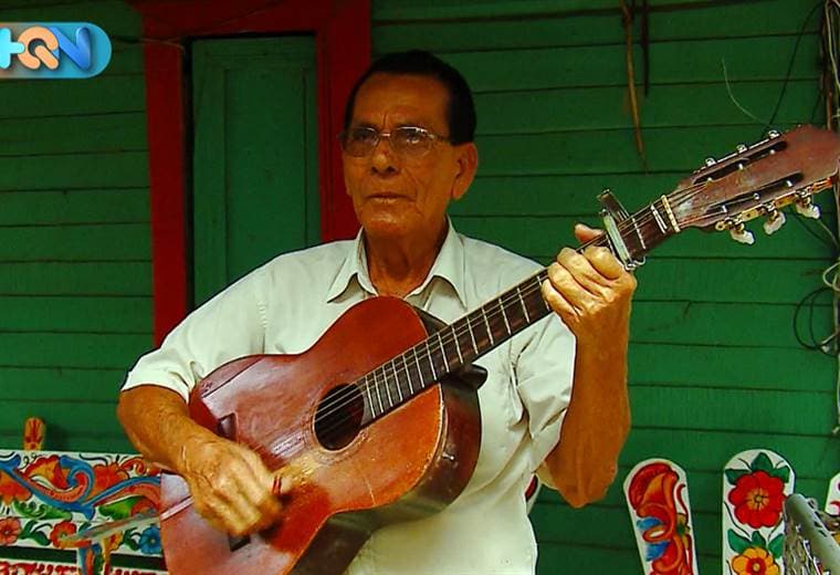  Es bien bandido, imagínese que a sus más de 80 años todavía hace de las suyas en el campo del amor. Vive en Chúcas de Mora, nativo de este cantón y enamorado de la tierra.