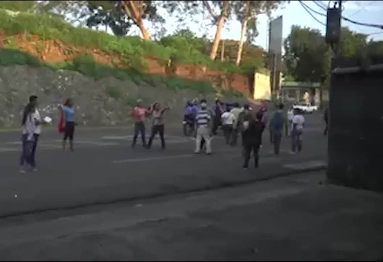 Así atacaron las turbas del gobierno a 100% noticias