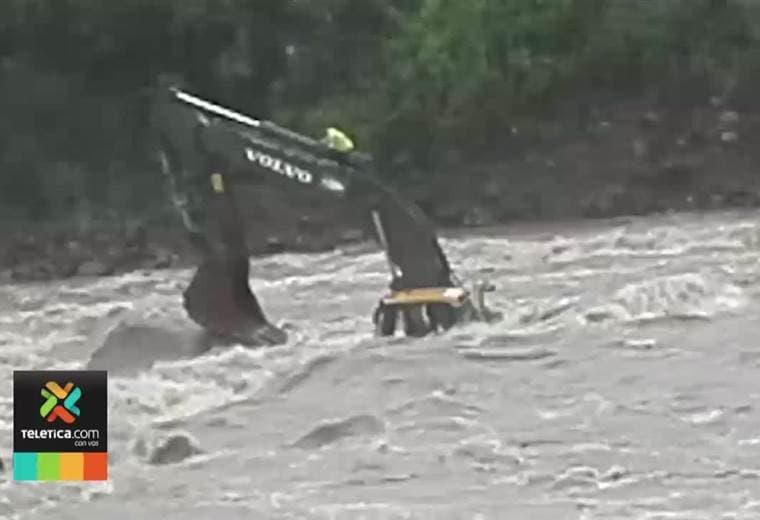 Personas atrapadas, inundaciones y desbordamiento de ríos dejan lluvias