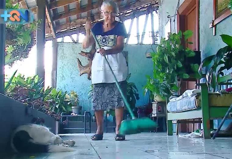 Esta hermosa belemita nunca se casó ni tuvo hijos, vive junto a su hermana menor en una casa centenaria en San Antonio de Belén. Es muy alegre y de vez en vez se le salen palabras fuertes, así que prepárese antes de ver este reportaje.     Esta es la primera parte de la historia, en la segunda conoceremos a la otra hermana, “Coyo”.