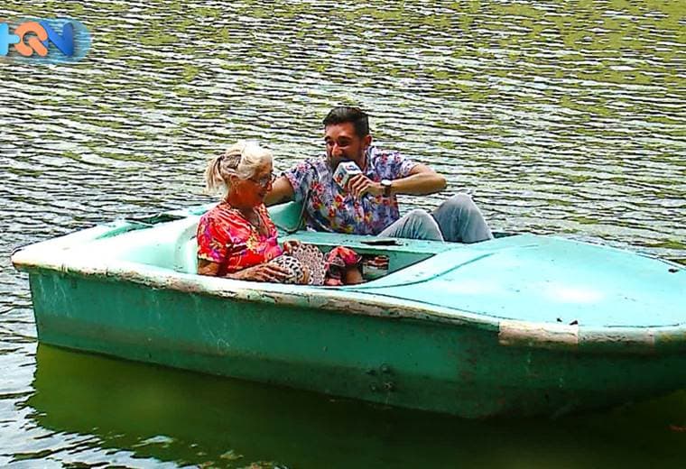 Tiene 89 años y es tremendísima. En esta ocasión la llevamos a pasar el día al balneario de Ojo de Agua en Belén de Heredia. Le aseguramos que se reirá a más no poder con las ocurrencias de esta señora, incluso tuvimos un viaje de amor en uno de los botes del lago.