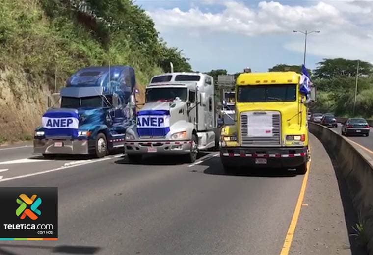Traileros tomaron las calles como protesta ante serie de solicitudes que le hacen al Gobierno