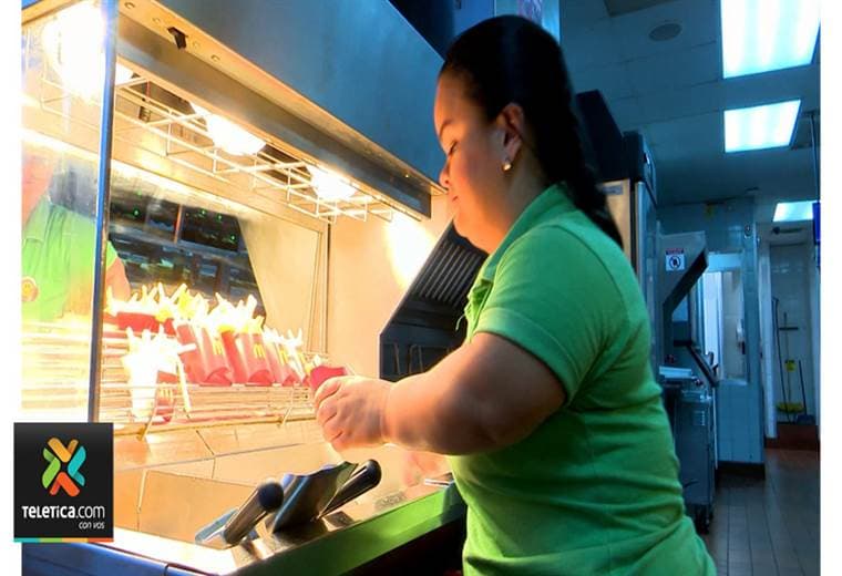  Diana es una persona pequeña y una de las pocas con discapacidad que sí encontraron trabajo