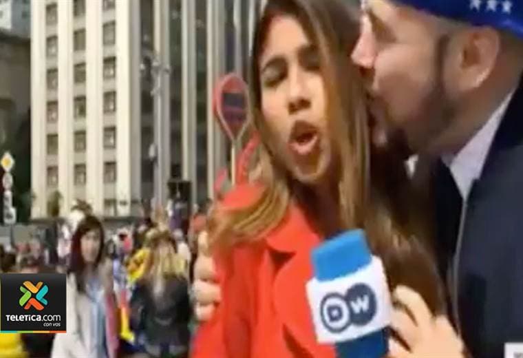 Hombre abusa a periodista colombiana que transmitía en vivo en el mundial de Rusia 2018