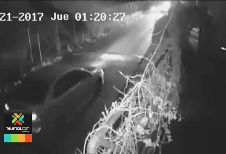 Videos del aeropuerto muestran a sospechosos de asesinar a alemana para robarle