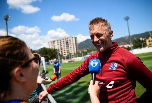 Jugadores de Islandia atienden las consultas de la prensa.|AFP