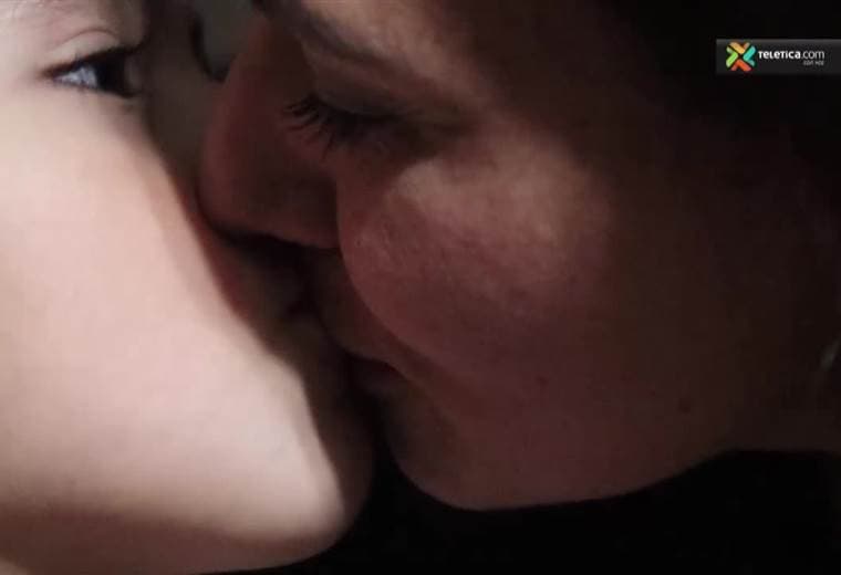 ¿Es correcto que los padres besen a sus hijos en la boca?