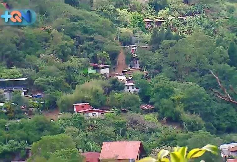La historia de este pueblo va más allá del relleno sanitario que funcionó durante más de 30 años. Es justo don Gerardo quien nos cuenta sobre cómo era la vida antes en este lugar cartaginés, cómo lucía todo y cómo fue cambiando con los años.