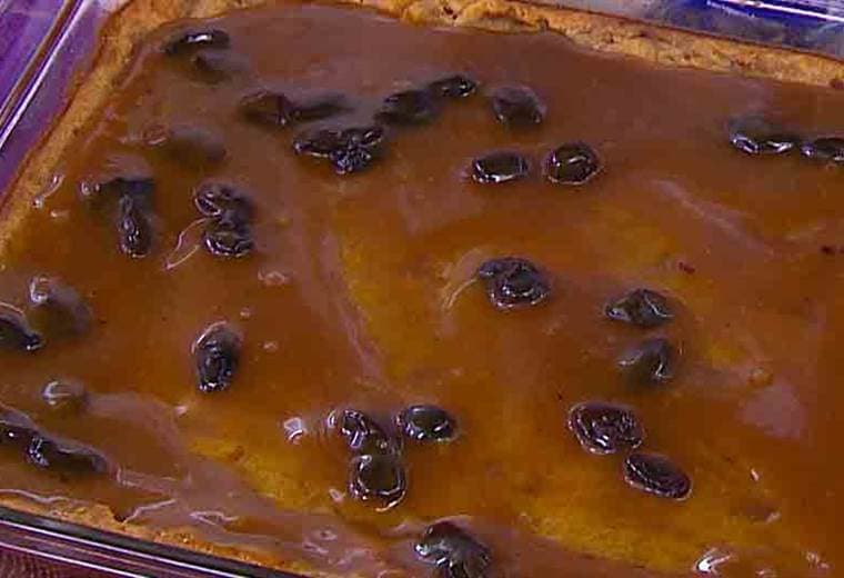 Receta: Pudín de pan y bananas con salsa de ron