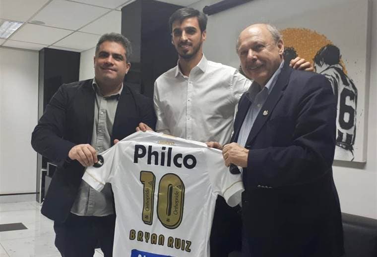 Bryan Ruiz con el dorsal 10 del Santos.|Bryan Ruiz en Twitter