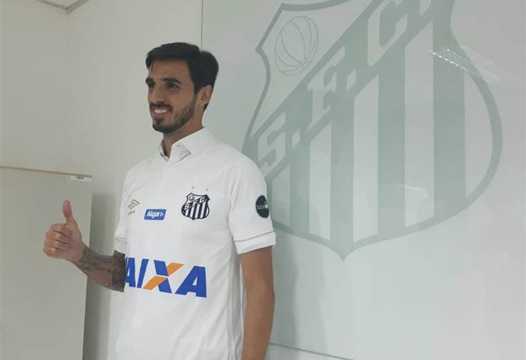 Bryan Ruiz con el dorsal 10 del Santos.|Bryan Ruiz en Twitter