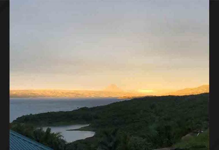 Cerros y volcanes de la Zona Norte se tiñeron de anaranjado