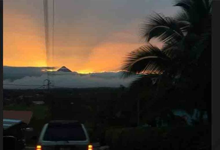 Cerros y volcanes de la Zona Norte se tiñeron de anaranjado