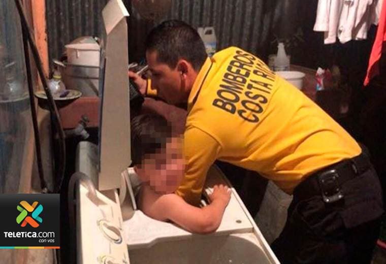 Aproximadamente cinco niños por mes quedan atrapados dentro de lavadoras, según Bomberos