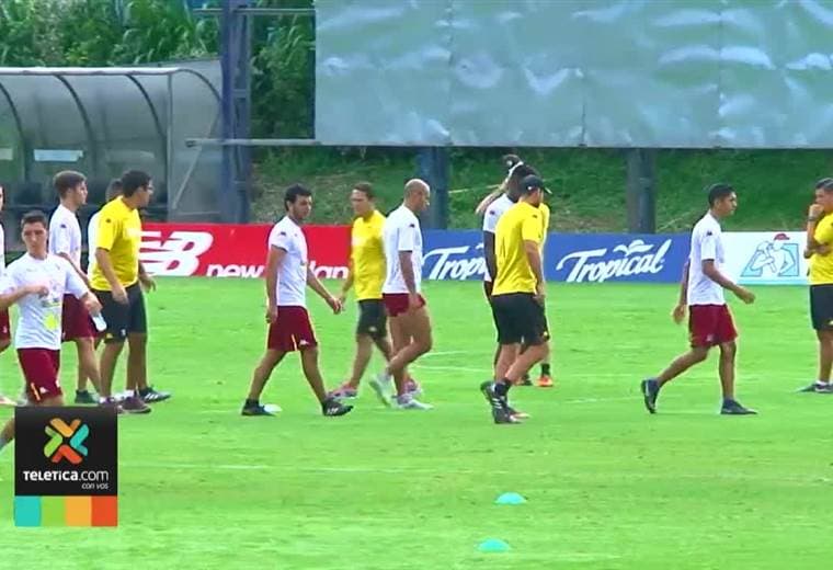 Saprissa entrenó este viernes por primera vez con su equipo completo