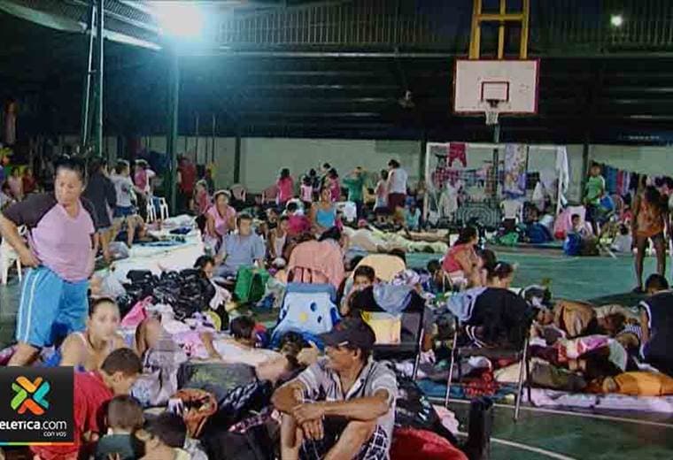 MEP mantiene suspensión de lecciones en centros educativos afectados por Onda Tropical  