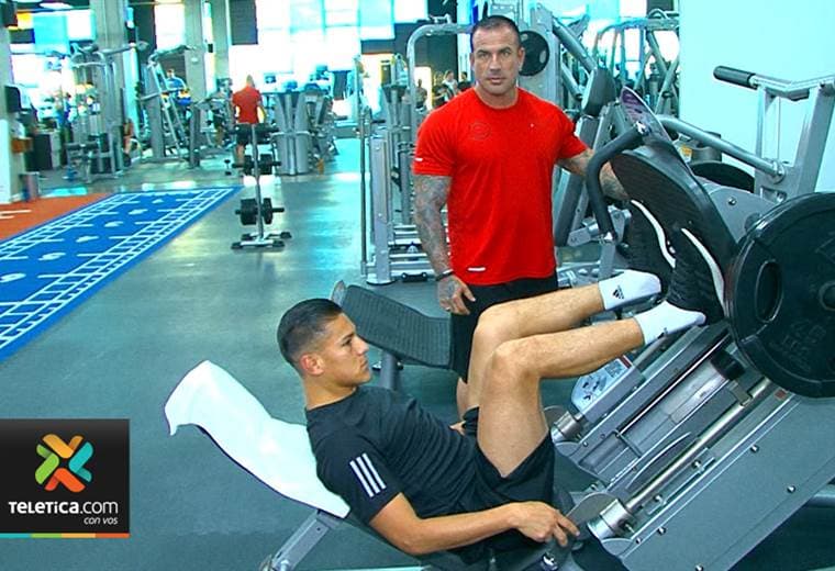 Óscar Duarte se prepara en Costa Rica antes de volver a su club en España