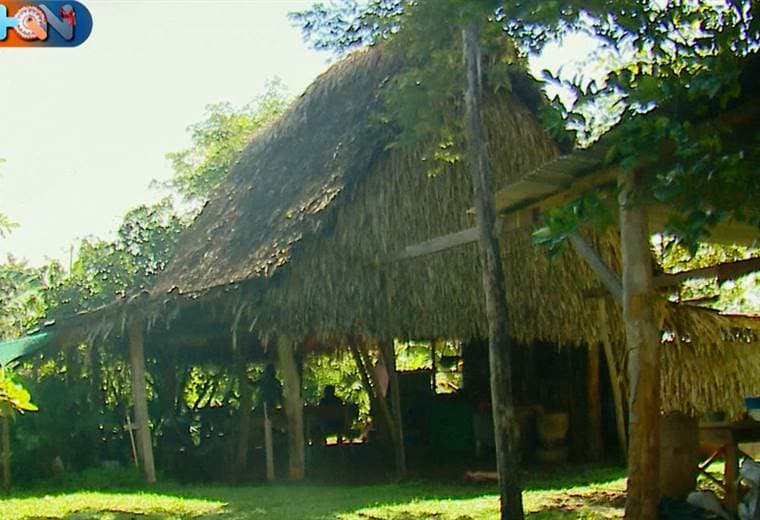 Aquí un nativo decidió enseñar sobre la cultura Chorotega a los turistas nacionales e internacionales. Levantó un rancho, típico de los antepasados, y da talleres sobre artesanías en barro. Además en su finca esconde un tesoro natural llamado la catarata “Chumbulum”. También cuenta con cabañas para que las personas puedan dormir en la zona. La experiencia incluye descansar en hamacas al aire libre. 