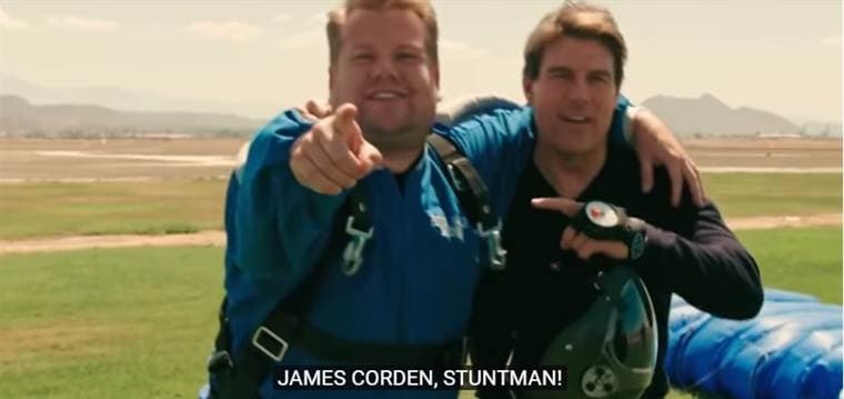 Tom Cruise y James Corden se lanzan en paracaídas desde un avión a 4.500 metros de altura