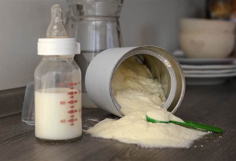 Francia investiga muerte de dos bebés tras consumir leche infantil bajo sospecha