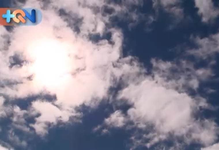 El 5 de diciembre del 2019 Tierra Blanca cumplirá 100 años de historia como distrito del cantón central de Cartago. Sin embargo su historia se remonta a principios del Siglo X, es decir a partir del año 900 en adelante. En aquel entonces estuvo habitado por indígenas huetares.  Para el siglo XIX el lugar dejaría el Nombre de Huacas para convertirse en Tierra Blanca