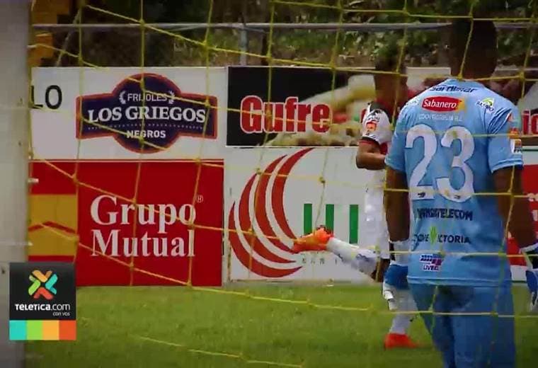 Alajuelense perderá por dos semanas a Roger Rojas