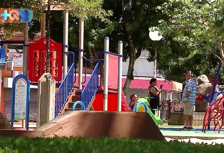 A menos de cinco minutos del centro de Naranjo, se encuentra la finca de CooproNaranjo, lugar al que nos dirigimos en nuestros ya acostumbrados paseos en bicicleta.  En este recorrido vamos hasta las faldas del Cerro Espíritu Santo, lugar donde se concentra la producción de café de Coopronaranjo.