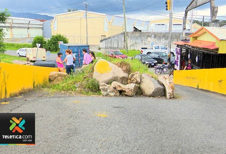 Cierre de un importante puente preocupa a los vecinos de Guadalupe de Cartago