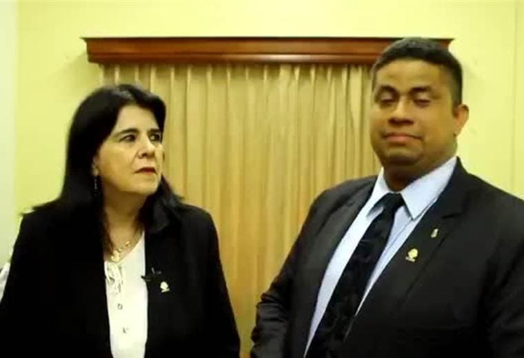 Diputado de Restauración Nacional le pide perdón a compañera del partido