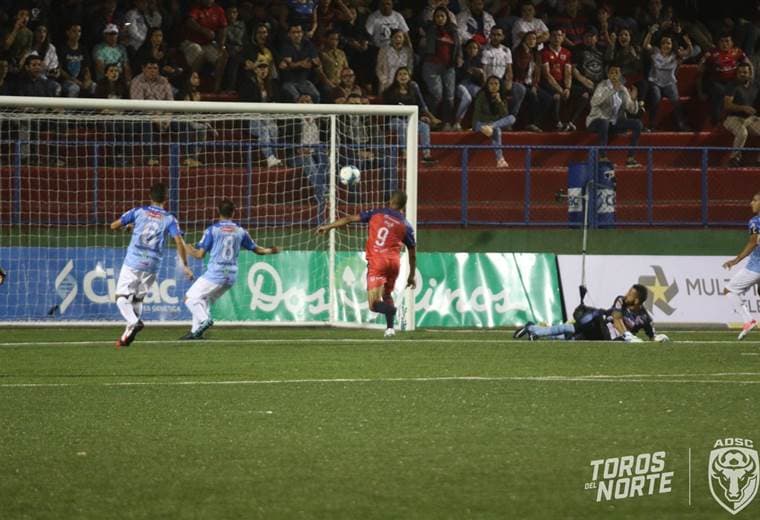 Álvaro Saborío anotó su gol 100 ante Grecia.|Prensa San Carlos
