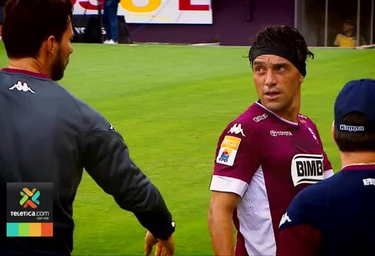 Christian Bolaños explicó su molestia tras salir sustituido en el duelo ante Herediano