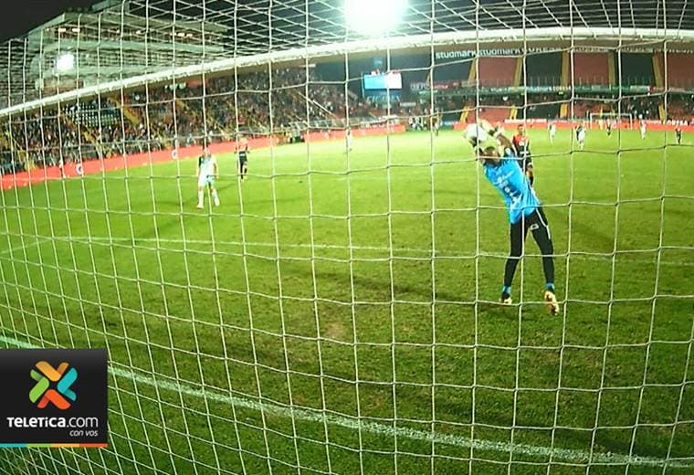 Luis Diego Arnáez salió en defensa de Patrick Pemberton ante las burlas y críticas de su afición