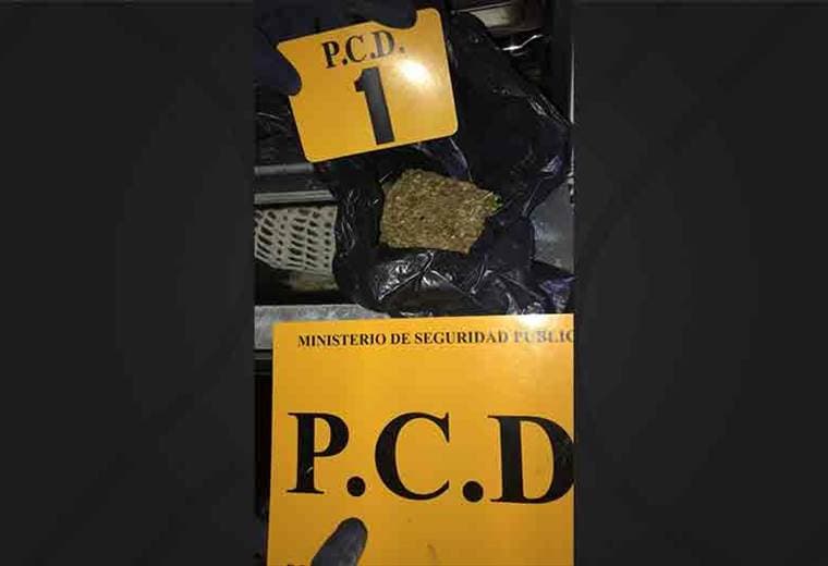 Policía captura a familia por venta de droga