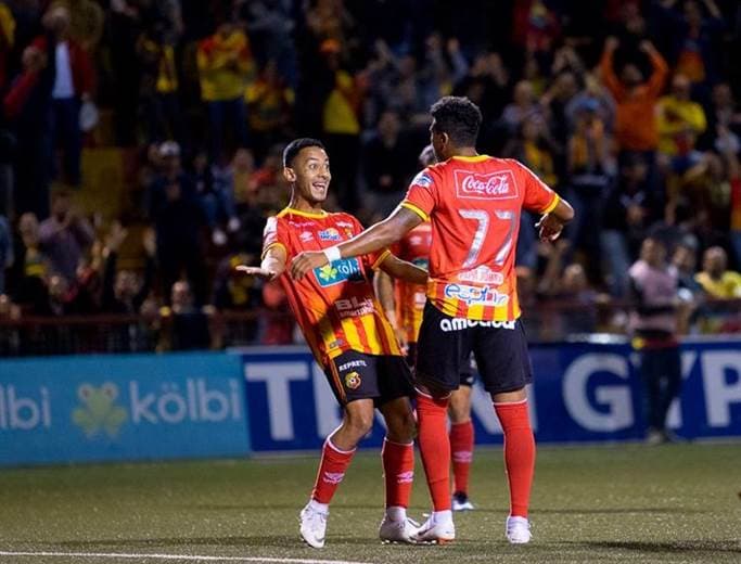 Jimmy Marín y José Guillermo Ortiz, futbolistas del Herediano. 