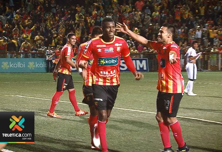 Herediano continúa haciendo del Rosabal Cordero su fortaleza