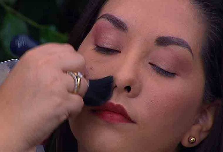 Aprenda qué corrector usar para tapar manchas y ojeras en el rostro