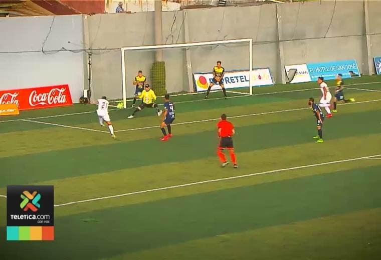 Roger Rojas se entrena con normalidad en Alajuelense