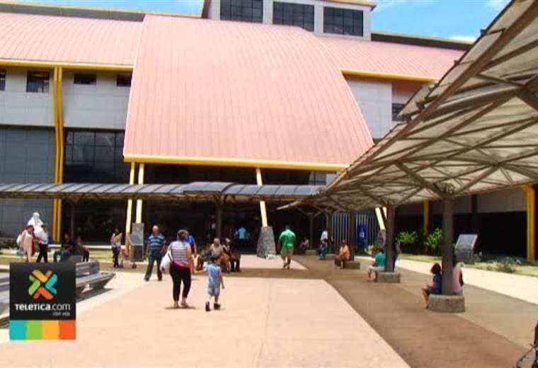 Abandono de adultos mayores complica la disponibilidad de camas en hospitales de Costa Rica