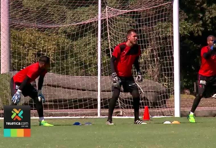 Mauricio Vargas se consolida como el portero titular de Alajuelense