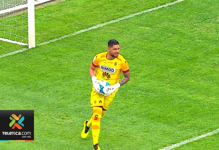 Kevin Briceño acumula 407 minutos sin recibir goles con Saprissa